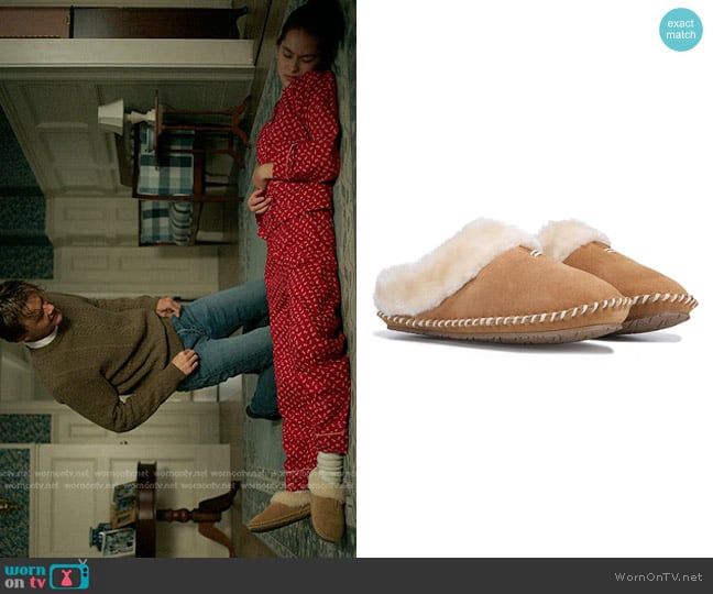 Minnetonka Moccasin Caitlin Clog Slipper in Cinnamon worn by Belly Conklin (Lola Tung) on The Summer I Turned Pretty