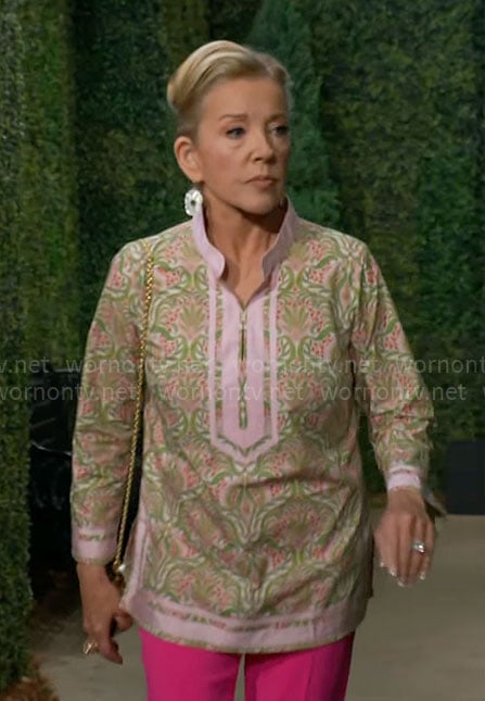 Nikki’s printed tunic top on The Young and the Restless