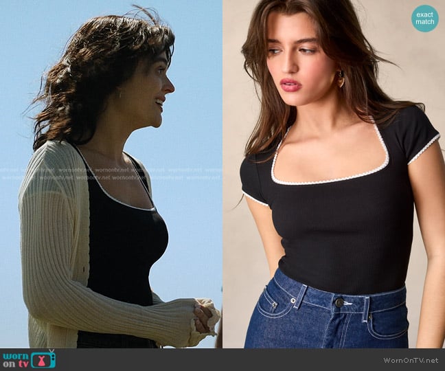 Rouje Siam Black T-Shirt with Contrast White Trim worn by Cadence Sinclair Eastman (Emily Alyn Lind) on We Were Liars