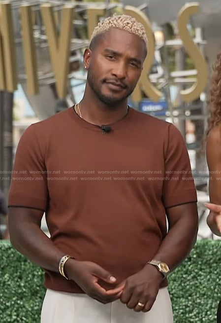 Scott's brown tee on Access Hollywood