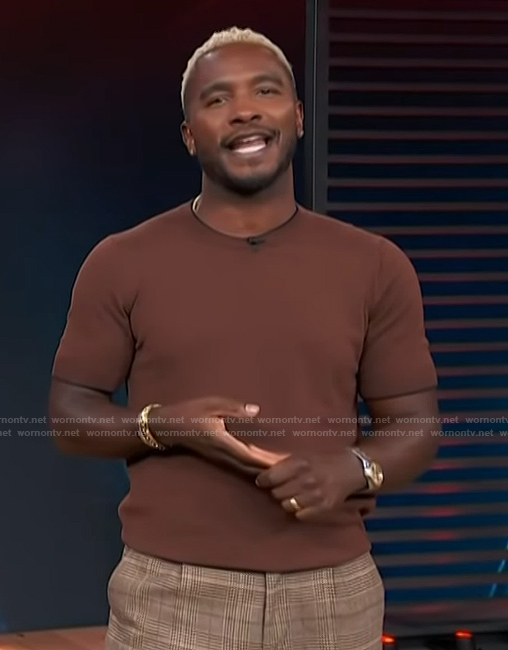 Scott's brown tee on Access Hollywood