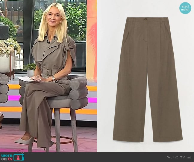 Simkhai Haydin Linen Cargo Pant in Faded Olive worn by Zanna Roberts Rassi on Today