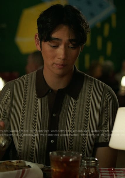 Steve's brown knit shirt on The Summer I Turned Pretty