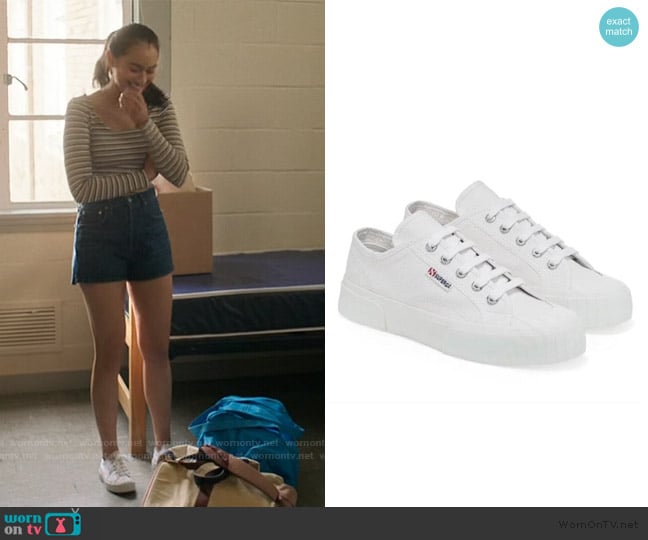 Superga  2630 Sneakers worn by Belly Conklin (Lola Tung) on The Summer I Turned Pretty