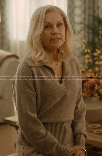 Tipper’s beige polo sweater on We Were Liars