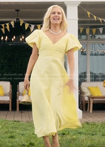 Tipper’s yellow v-neck dress on We Were Liars