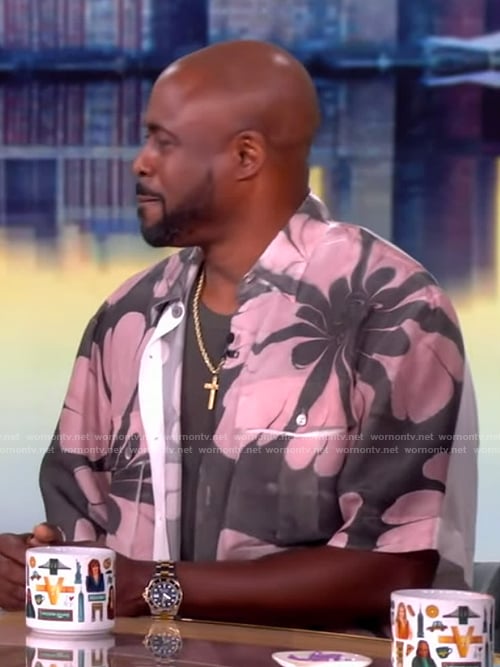 Wayne Brady’s floral print shirt on The View