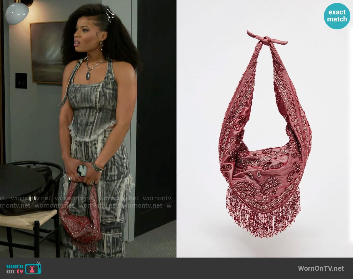Zara Beaded Woven Bag worn by Eva Thomas (Ambyr Michelle) on Beyond the Gates