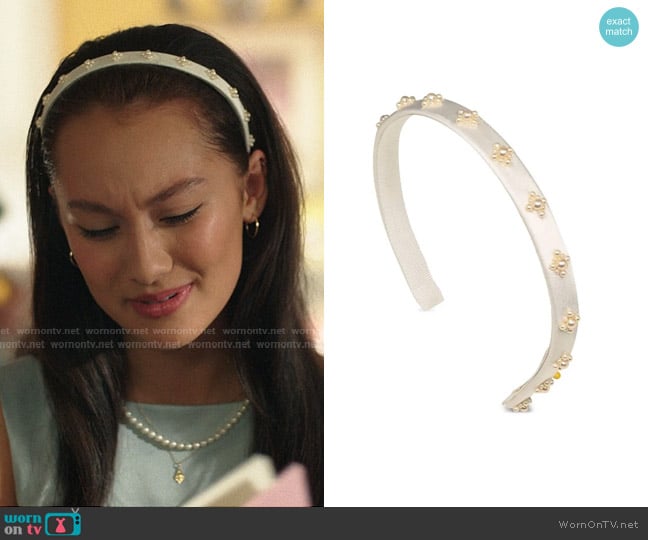 Belly’s pearl headband on The Summer I Turned Pretty