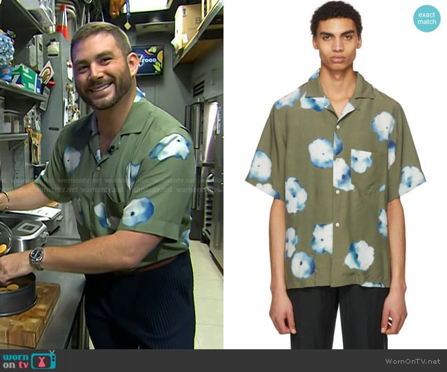 Acne Studios Elms Print Shirt bin Green worn by Vaughn Vreeland on Today