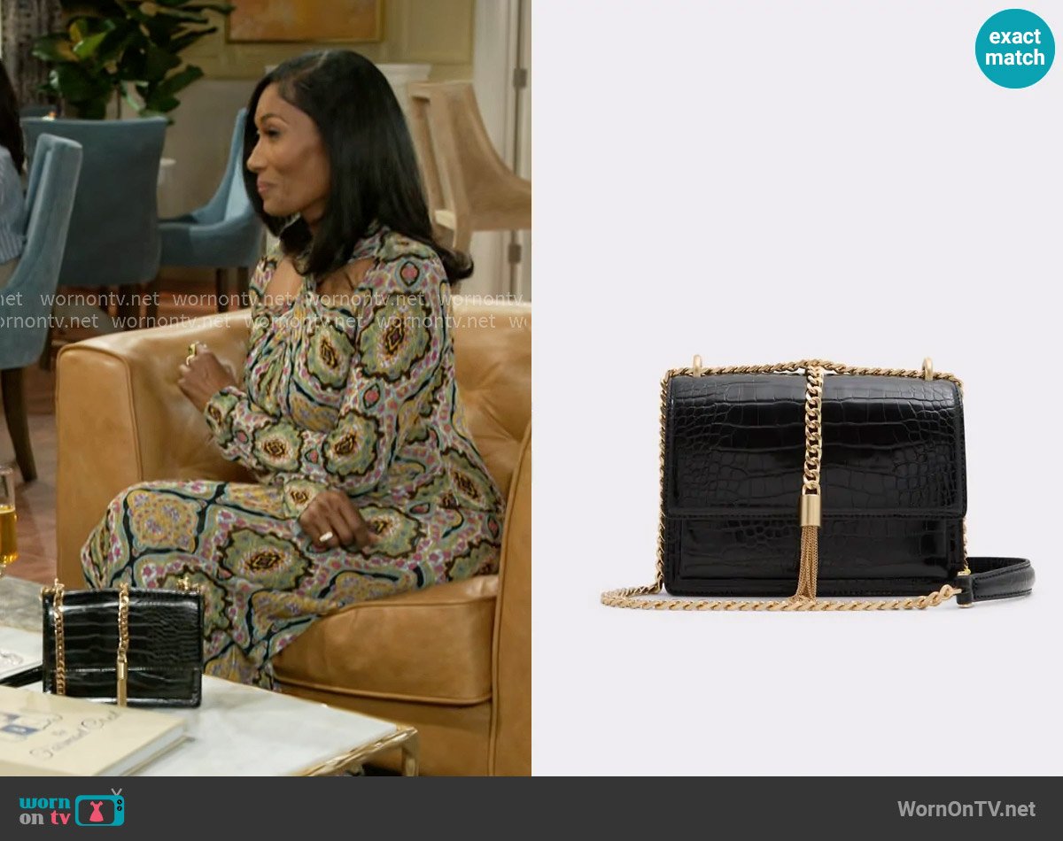 Aldo Miyabellx Bag worn by Dana 'Leslie' Thomas (Trisha Mann-Grant) on Beyond the Gates