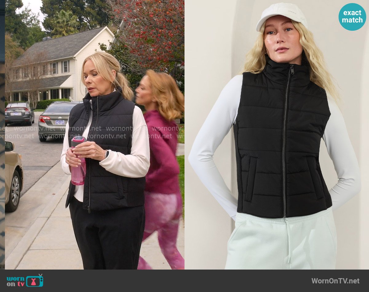 Athleta Incline Hybrid Vest worn by Leanne Murphy (Leanne Morgan) on Leanne