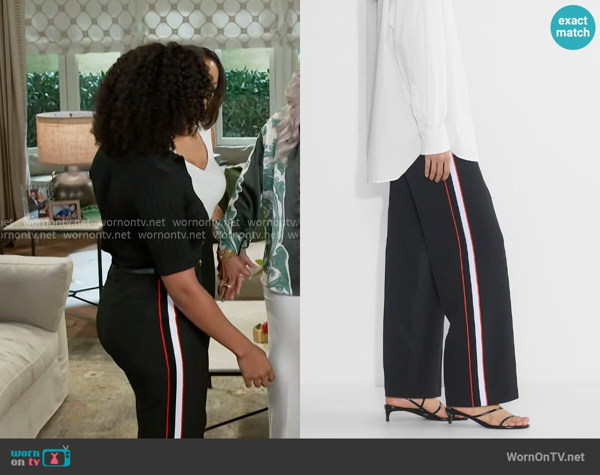 Babaton at Aritzia Agency Pant -ssential in Limited Edition Black worn by Naomi Hamilton Hawthorne (Arielle Prepetit) on Beyond the Gates
