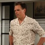 Billy’s cream paisley print shirt on The Young and the Restless