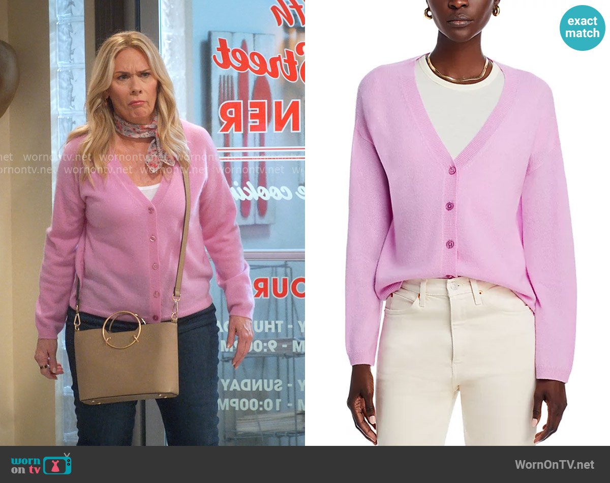 C by Bloomingdales Cashmere V Neck Cardigan worn by Leanne Murphy (Leanne Morgan) on Leanne