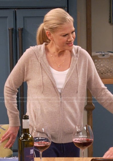 Carol’s beige zip hoodie on Leanne