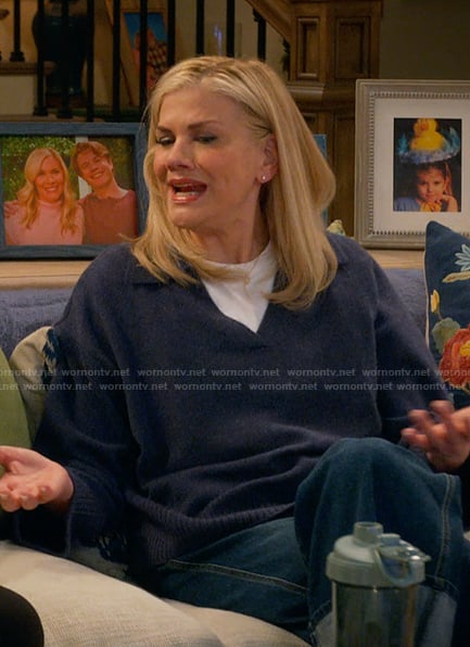Carol's blue v-neck sweater on Leanne