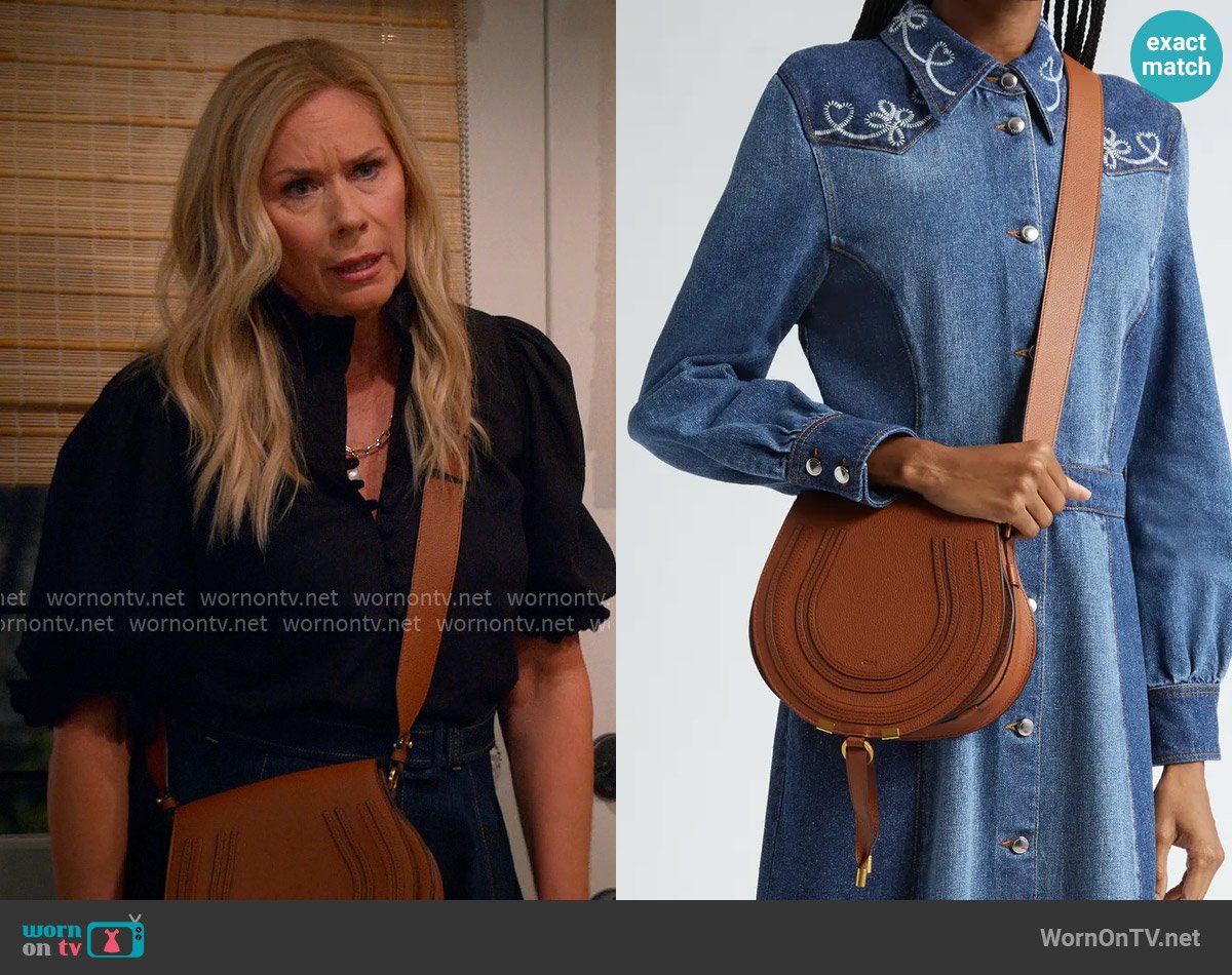 Chloe Marcie Leather Crossbody Bag worn by Leanne Murphy (Leanne Morgan) on Leanne