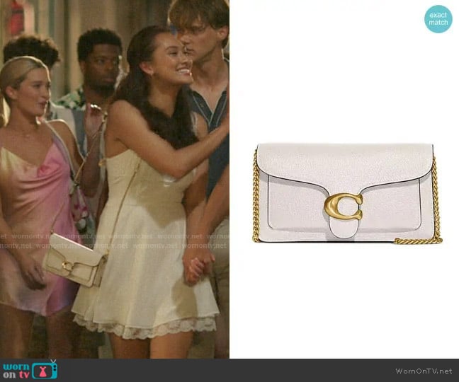 Coach Tabby Pebble Leather Clutch Bag with Chain worn by Belly Conklin (Lola Tung) on The Summer I Turned Pretty