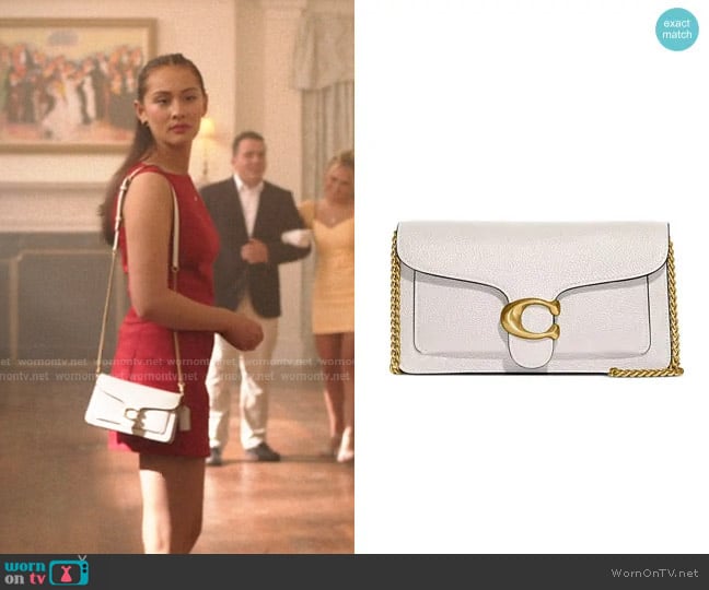 Coach Tabby Pebble Leather Clutch Bag with Chain worn by Belly Conklin (Lola Tung) on The Summer I Turned Pretty