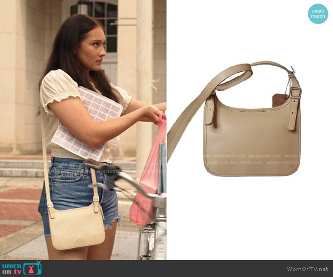 Coach Vintage Flap Bag worn by Belly Conklin (Lola Tung) on The Summer I Turned Pretty