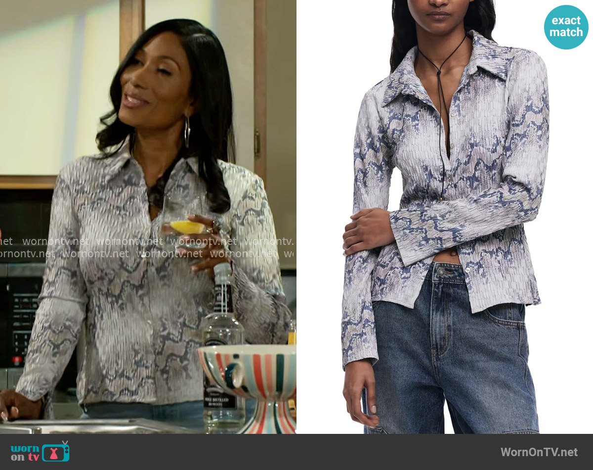 Leslie’s snake print shirt on Beyond the Gates