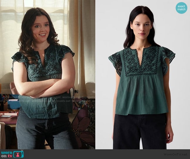 Gap Crinkle Gauze Embroidered Cropped Shirt worn by Grace (Ellie O’Brien) on My Life with the Walter Boys