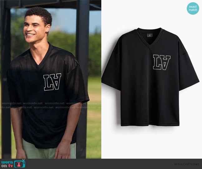 H&M Oversized Fit Printed Mesh T-shirt worn by Skylar Summerhill (Jaylan Evans) on My Life with the Walter Boys