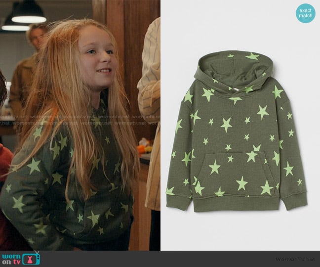 H&M Star Print Hoodie worn by Parker Walter (Alix West Lefler) on My Life with the Walter Boys