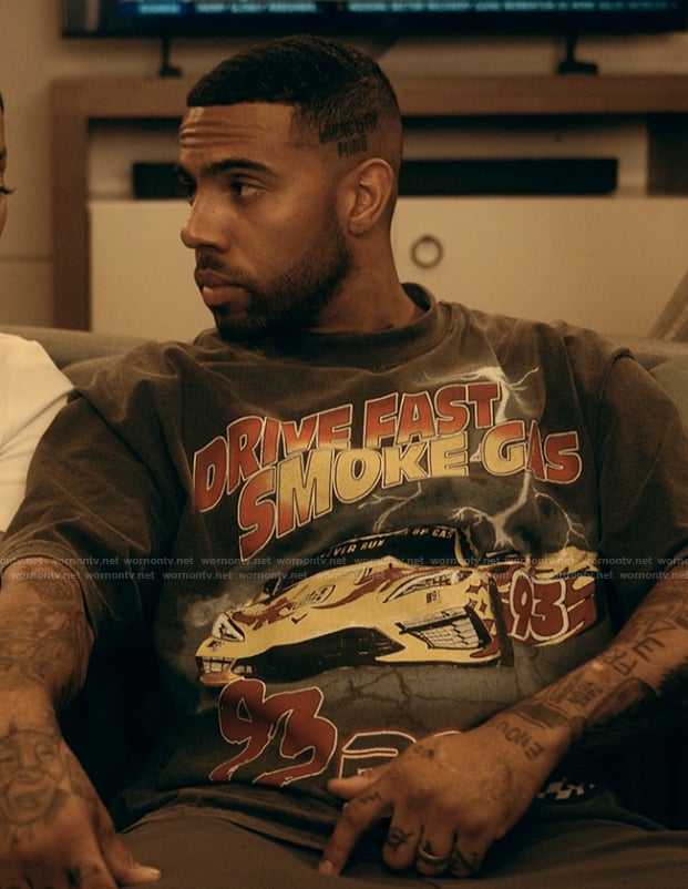 Jamal's black graphic tee on The Chi