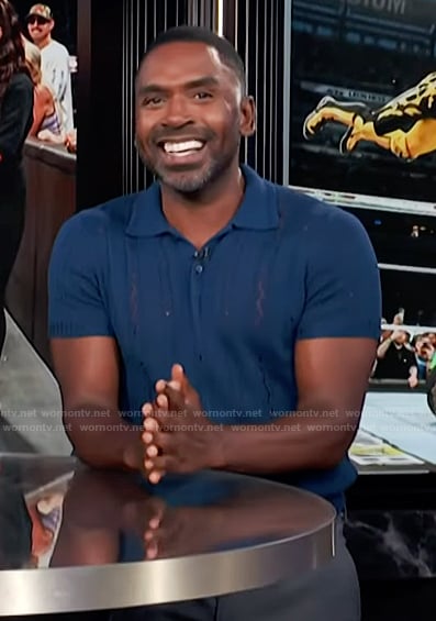 Justin's blue knit polo on E! News