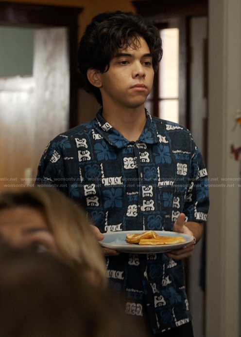 Lee's blue printed shirt on My Life with the Walter Boys