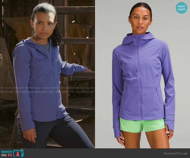 Lululemon Fast and Free Windbreaker in Charged Indigo worn by Jackie Howard (Nikki Rodriguez) on My Life with the Walter Boys