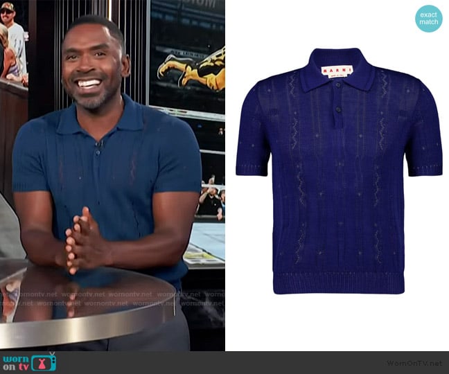 Justin’s blue knit polo on E! News