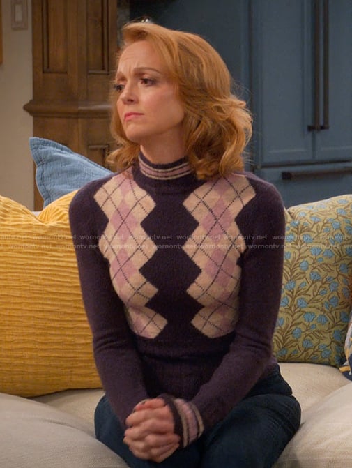 Mary’s purple argyle print sweater on Leanne