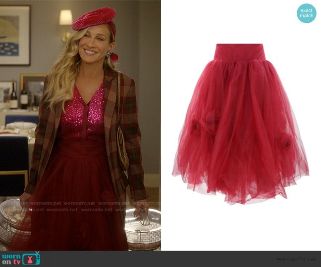 Molly Goddard Ted Floral Appliauee Tulle Skirt worn by Carrie Bradshaw (Sarah Jessica Parker) on And Just Like That