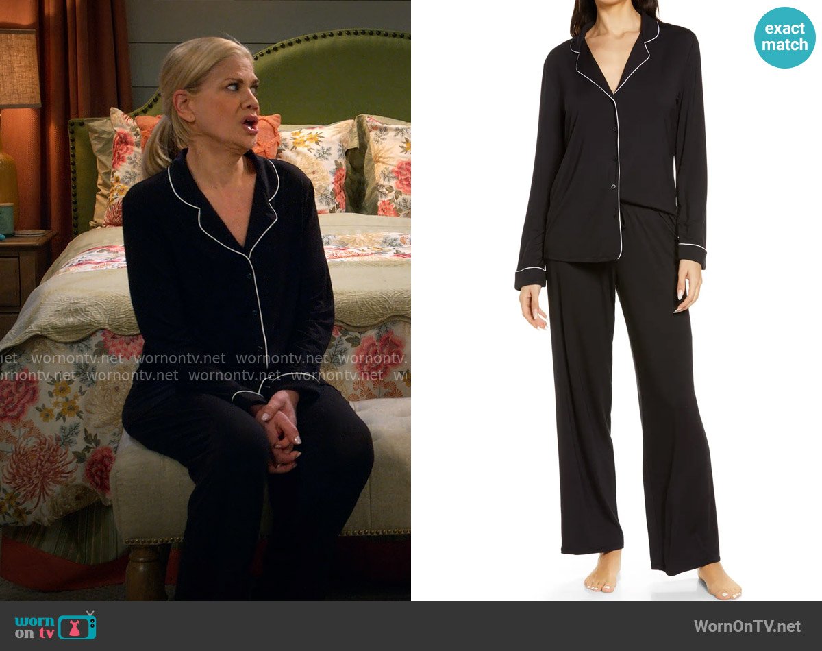 Nordstrom Moonlight Eco Knit Pajamas in Black worn by Carol (Kristen Johnston) on Leanne
