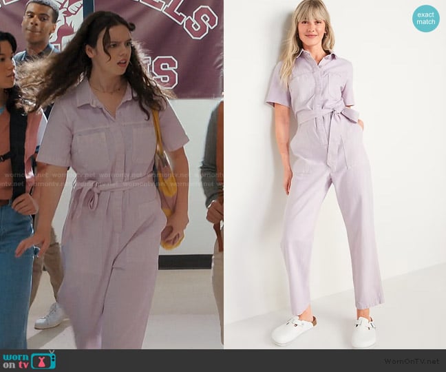 Old Navy Short-Sleeve Cropped Tie-Belt Utility Non-Stretch Jean Jumpsuit worn by Grace (Ellie O’Brien) on My Life with the Walter Boys