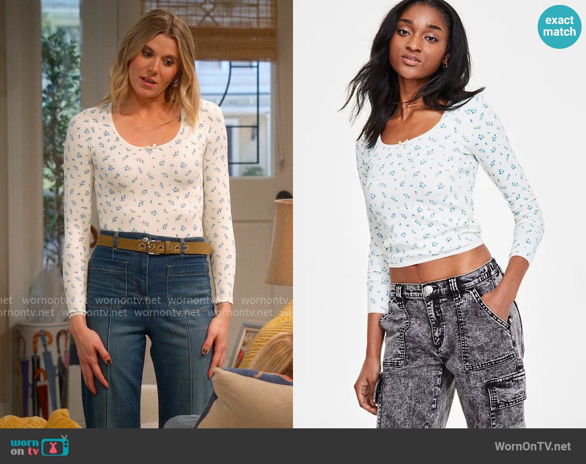 Planet Heart Ditsy Seamless Long Sleeve worn by Josie Murphy (Hannah Pilkes) on Leanne