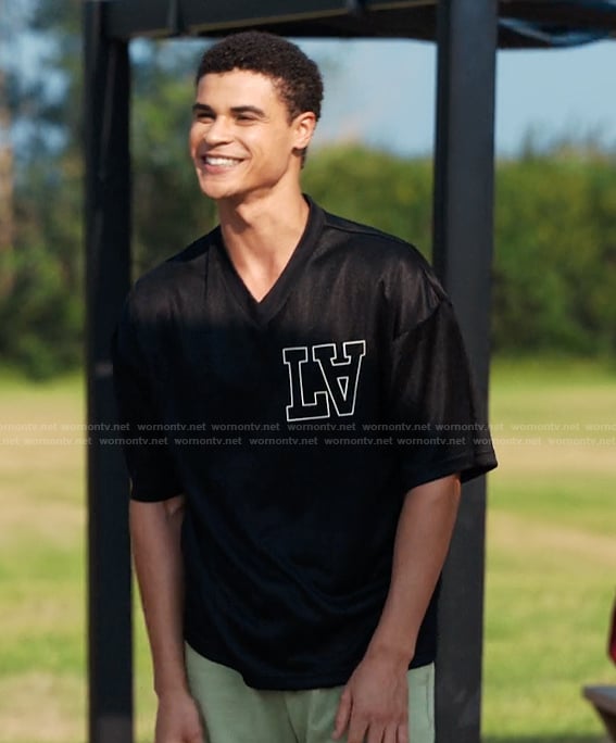 Skylar's black v-neck tee on My Life with the Walter Boys