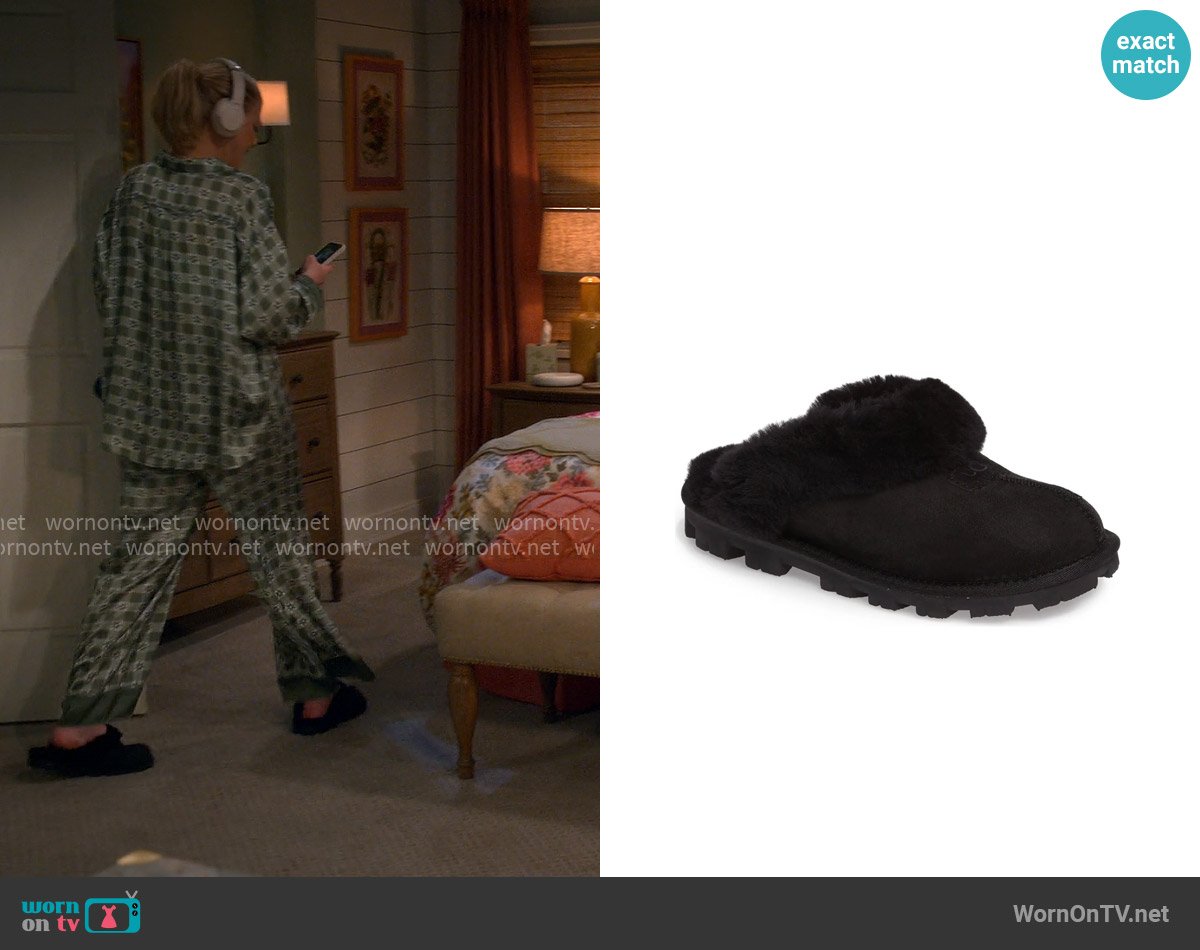 Ugg Coquette Shearling Lined Slipper in Black worn by Carol (Kristen Johnston) on Leanne