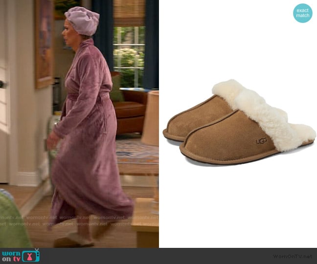 Ugg Scuffette II Slipper worn by Leanne Murphy (Leanne Morgan) on Leanne
