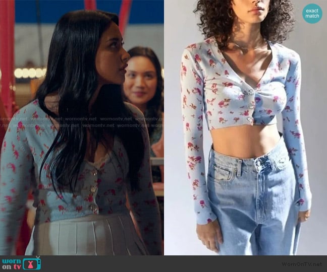 Urban Outfitters Dainty Floral Alicia Cropped Sweater worn by Ruby  (Kayla Heller) on My Life with the Walter Boys