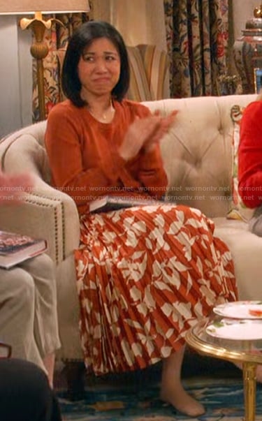 Vicky's floral pleated skirt on Leanne