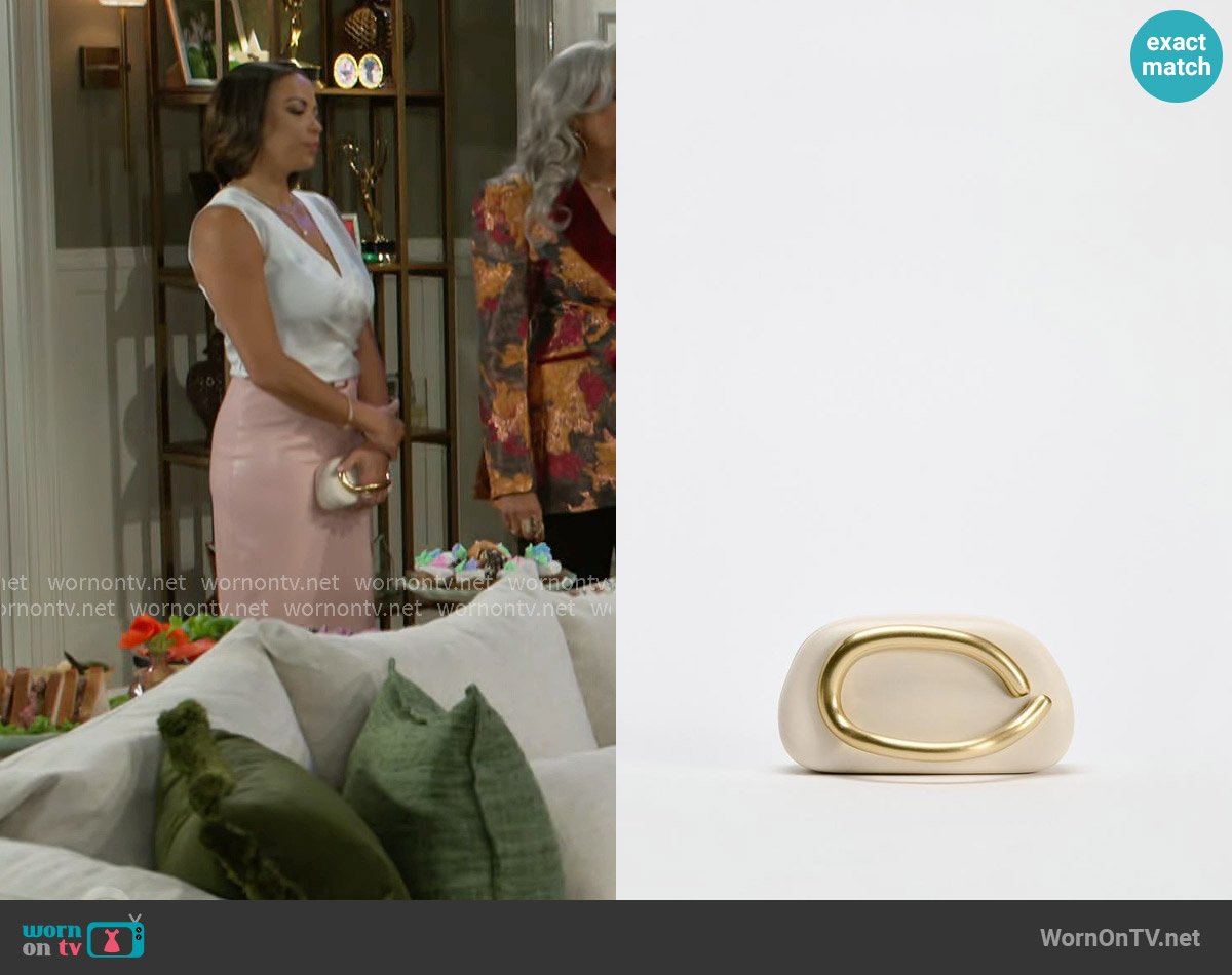 Nicole’s clutch on Beyond the Gates