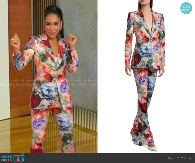 Alice + Olivia Breann Blazer and Janis Pants worn by Robin Arzón on Good Morning America