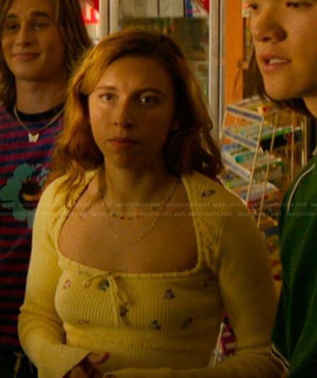 Amanda's yellow floral embroidered crop top on The Runarounds