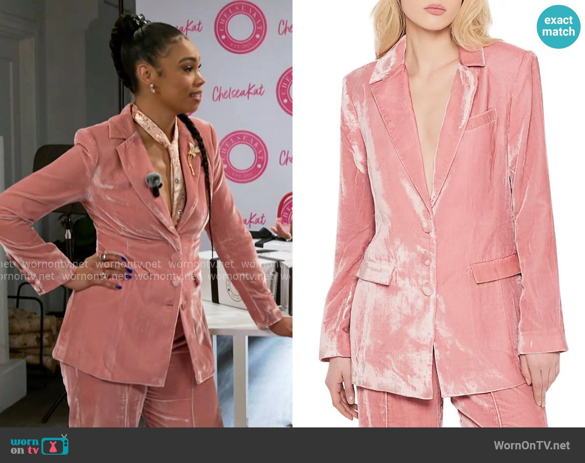 AS by DF Fiona Velvet Boyfriend Blazer worn by Chelsea Hamilton (RhonniRose Mantilla) on Beyond the Gates