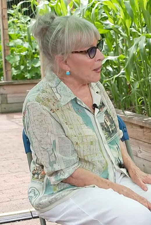 Bette Midler’s printed shirt on E! News
