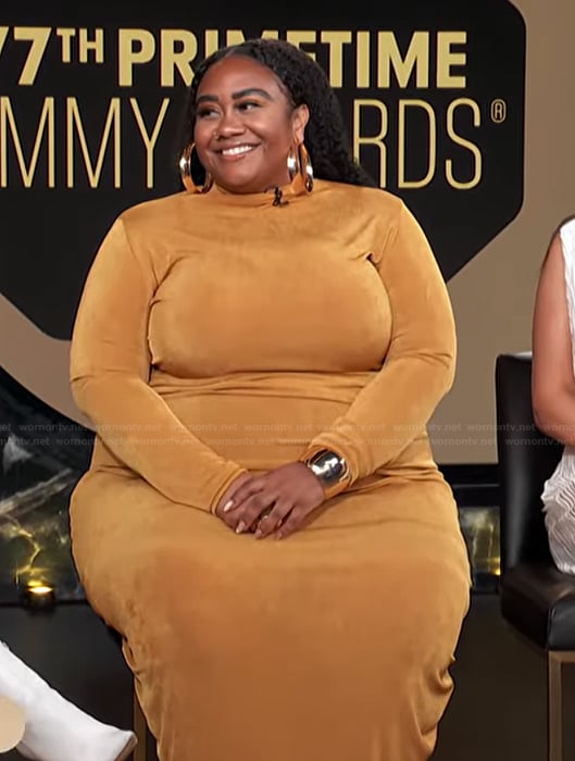 Brande's gold velvet dress on E! News